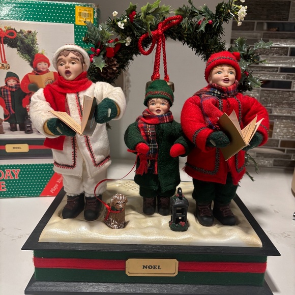 Vintage Dickens Smile Ind. Ltd. 1990 Christmas Carol Music Box with Lights w/box - Picture 1 of 17